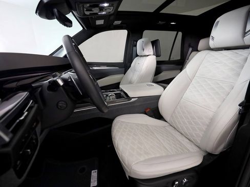Used 2025 Cadillac Escalade V image 21