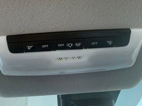 Used 2025 Nissan Versa SV FWD image 25