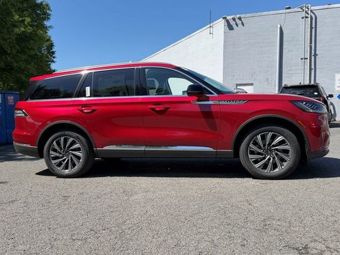 New 2026 Lincoln Aviator AWD image 2