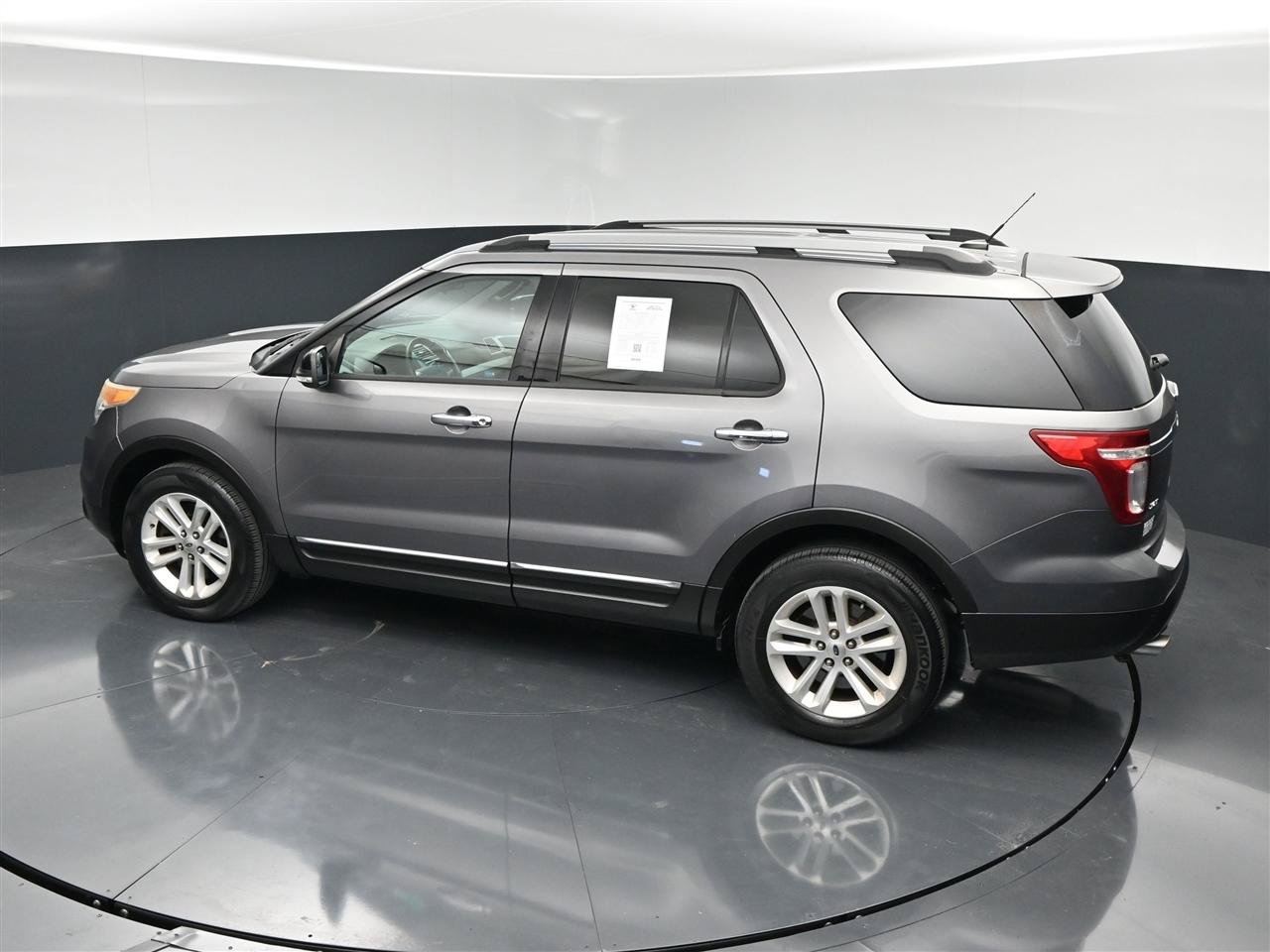 Used 2014 Ford Explorer XLT AWD/4WD image 25
