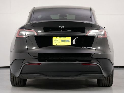 Used 2021 Tesla Model Y Long Range image 11
