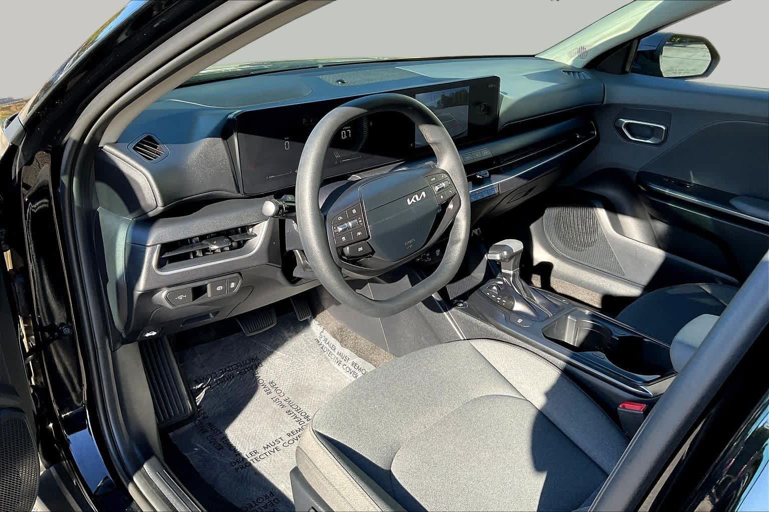 Used 2025 Kia K4 FWD image 17