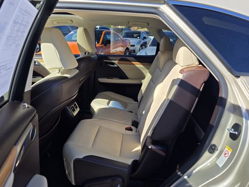 Used 2018 Lexus RX 350L w/ Premium Package image 19