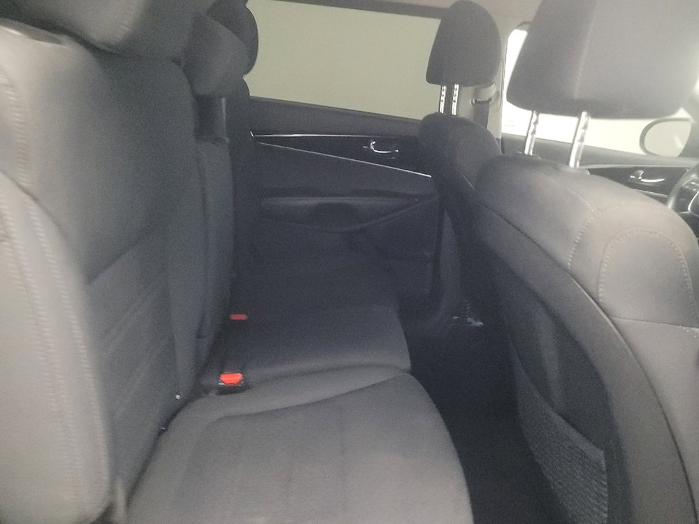 Used 2019 Kia Sorento L FWD image 19