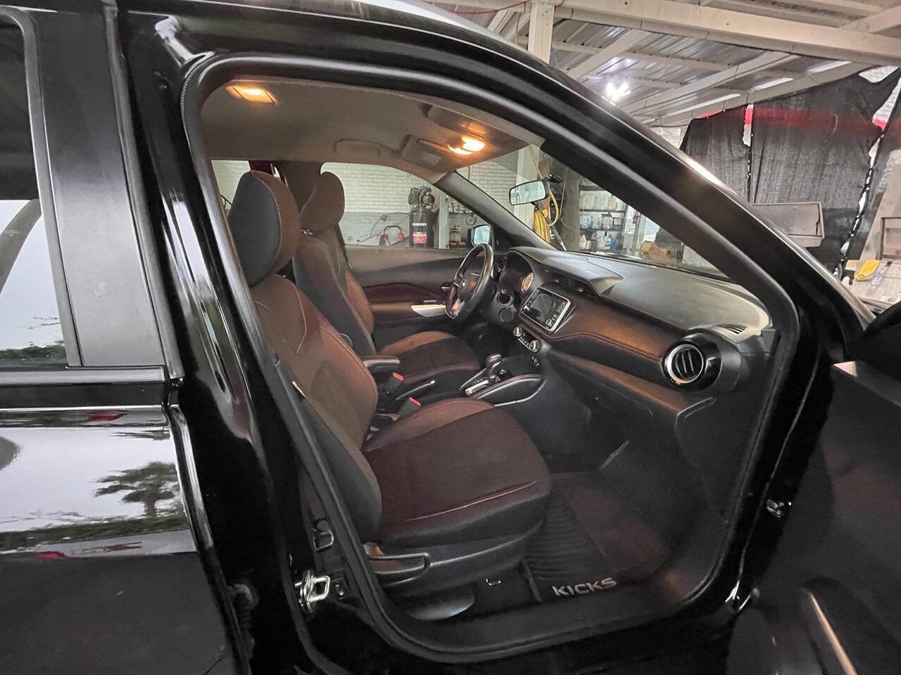 Used 2019 Nissan Kicks SR w/ Exterior Package FWD image 17