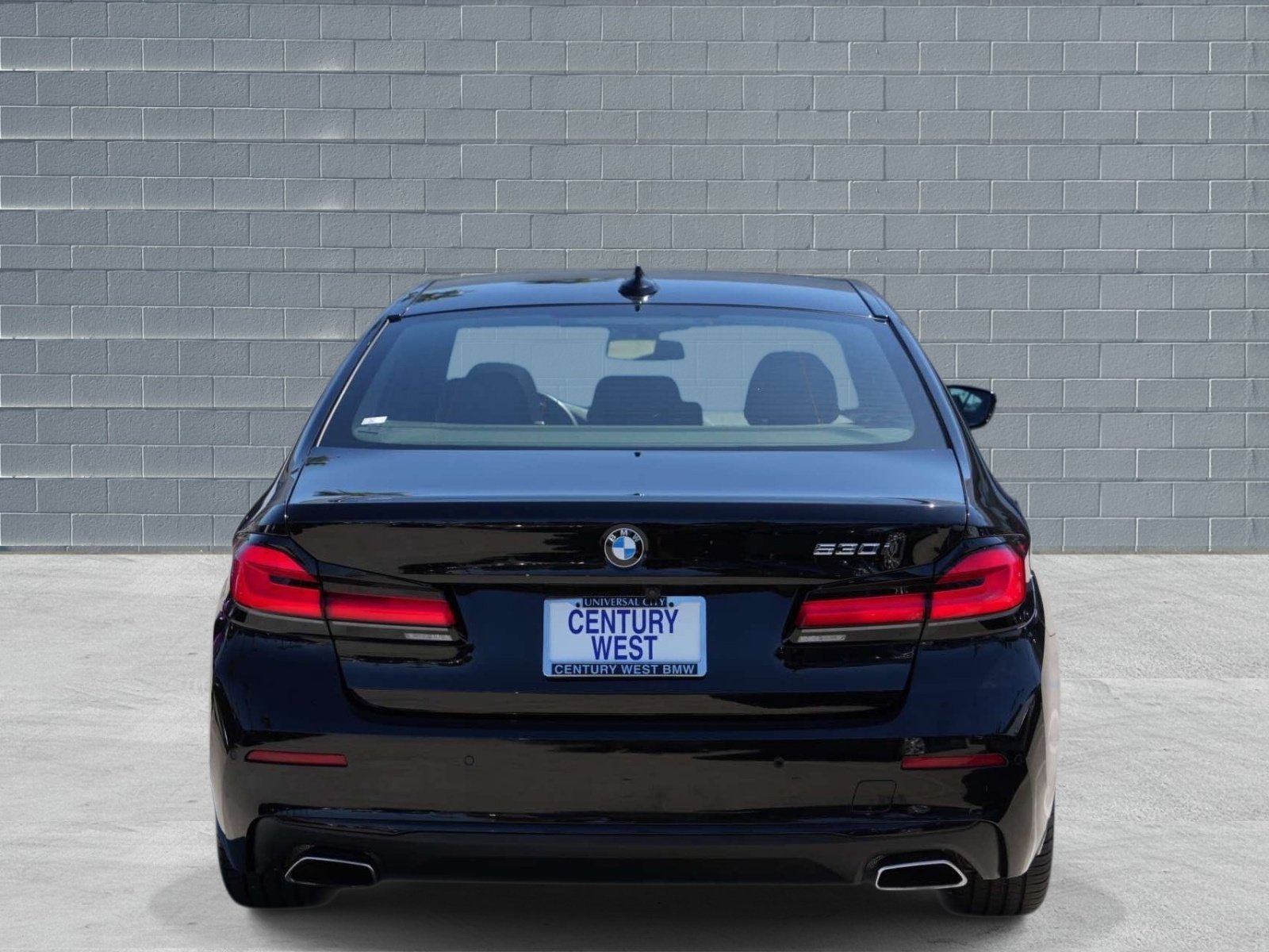 Used 2023 BMW 530i w/ Convenience Package RWD image 4