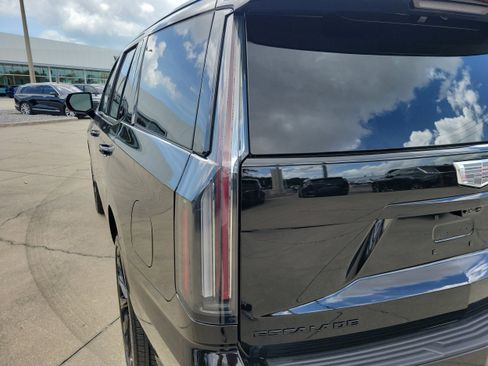 New 2026 Cadillac Escalade Platinum Sport AWD/4WD image 11