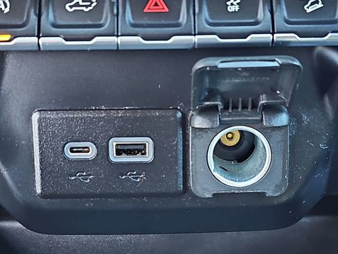 Used 2021 Chevrolet Silverado 1500 RST image 25