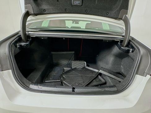 Used 2025 BMW 530i w/ Premium Package image 27