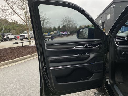 Used 2022 Jeep Grand Wagoneer Series II image 25