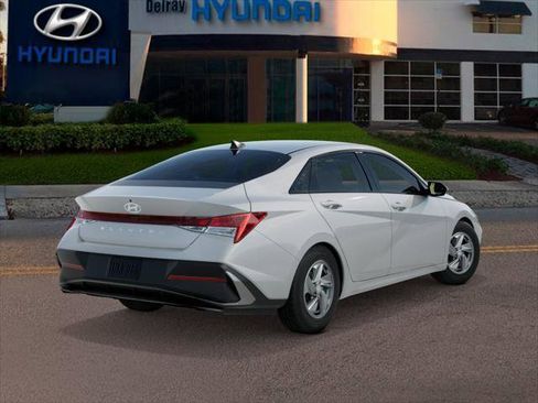 New 2026 Hyundai Elantra SE image 4
