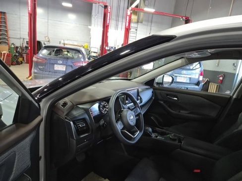 Used 2021 Nissan Rogue SV image 15