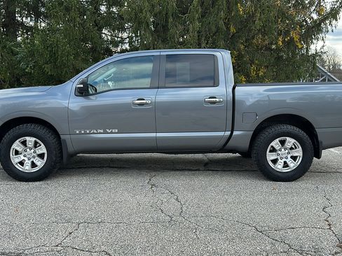 Used 2018 Nissan Titan SV w/ SV Convenience Package image 28