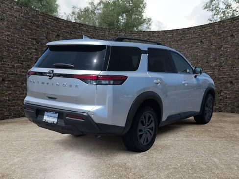 Used 2023 Nissan Pathfinder SV FWD image 7