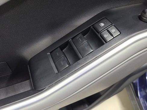Used 2023 Toyota Highlander LE FWD image 23