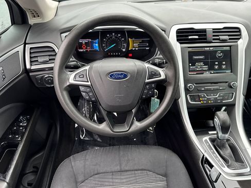 Used 2016 Ford Fusion SE image 25