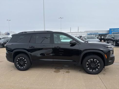 Used 2025 Chevrolet Traverse Z71 w/ Enhanced Driving Package image 2