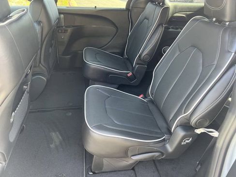 New 2026 Chrysler Pacifica Limited image 15