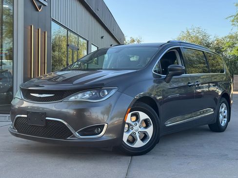 Used 2017 Chrysler Pacifica Touring-L Plus FWD image 1
