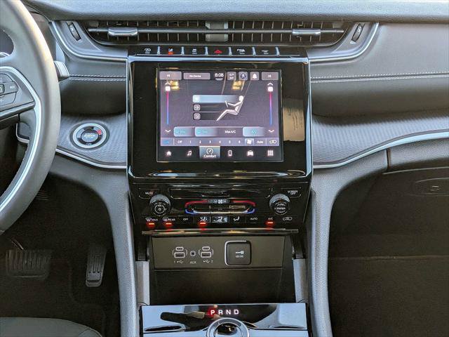 Certified 2025 Jeep Grand Cherokee Laredo RWD image 18