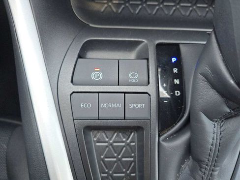 Certified 2025 Toyota RAV4 XLE FWD image 35
