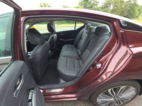 Used 2025 Nissan Altima 2.5 SL FWD image 32
