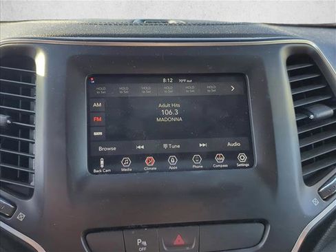 Used 2019 Jeep Cherokee Latitude Plus FWD image 16
