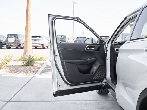 Used 2024 Mitsubishi Outlander SE image 17