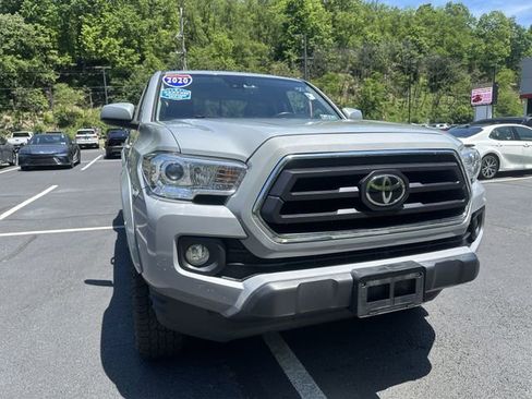 Used 2020 Toyota Tacoma SR5 AWD/4WD image 11