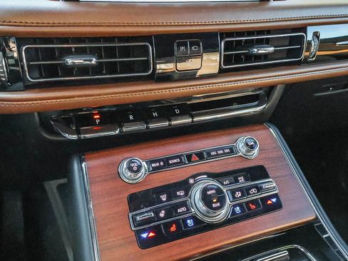 Used 2021 Lincoln Aviator Reserve w/ Equipment Group 210A image 38