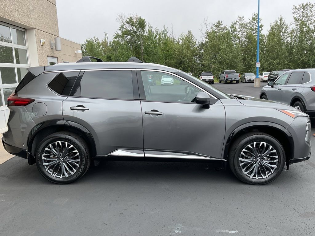 Used 2025 Nissan Rogue Platinum AWD/4WD image 4