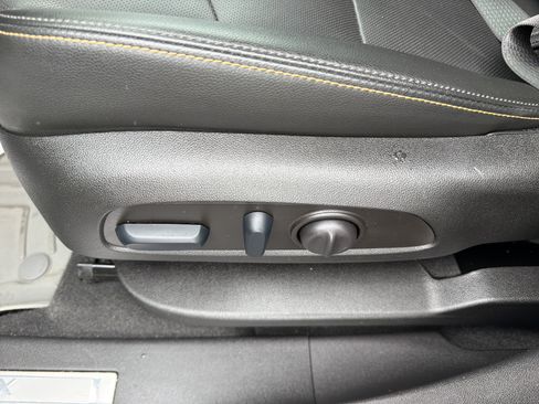 Used 2023 Chevrolet Equinox Premier AWD/4WD image 17