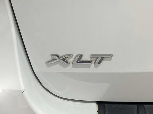 Used 2022 Ford Explorer XLT w/ Equipment Group 202A AWD/4WD image 8