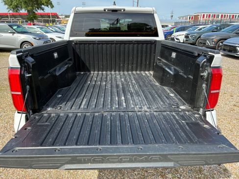 Used 2025 Toyota Tacoma TRD Off-Road AWD/4WD image 25