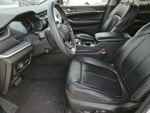 Used 2023 Jeep Grand Cherokee L Limited w/ Luxury Tech Group II image 18