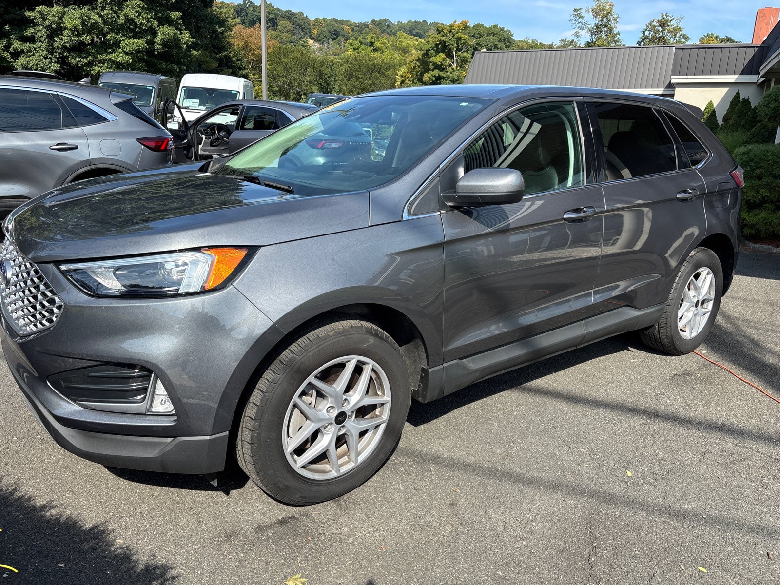 Used 2024 Ford Edge SEL w/ Convenience Package AWD/4WD image 3