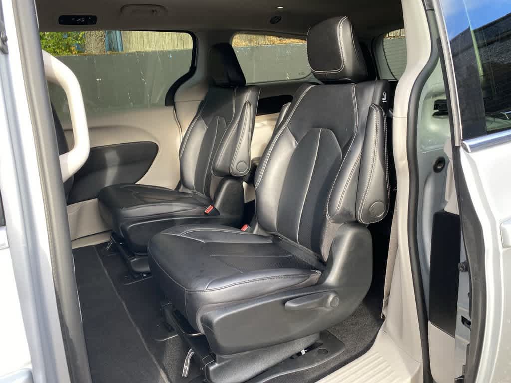 Used 2024 Chrysler Pacifica Limited FWD image 15