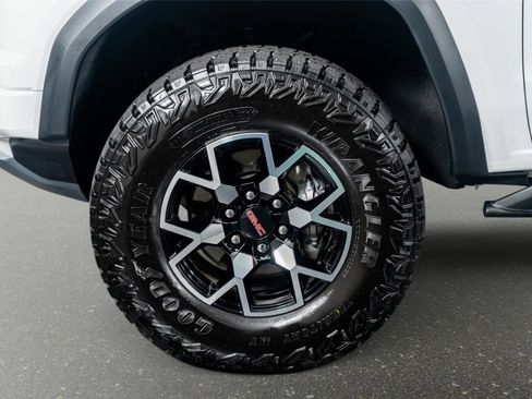 Used 2025 GMC Canyon AT4 w/ AT4X Package AWD/4WD image 18
