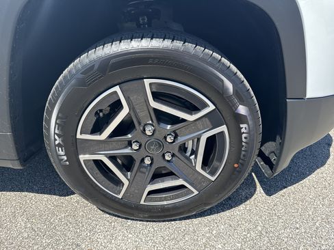 New 2026 Jeep Cherokee Laredo AWD/4WD image 13