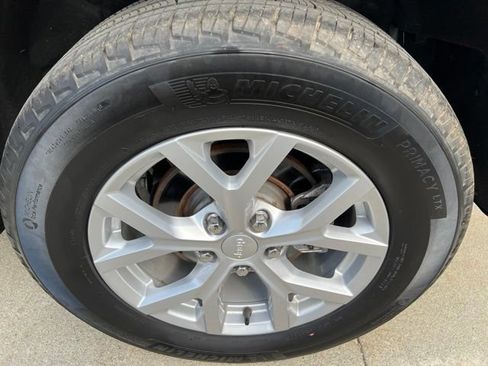 Used 2023 Jeep Grand Cherokee Limited AWD/4WD image 10