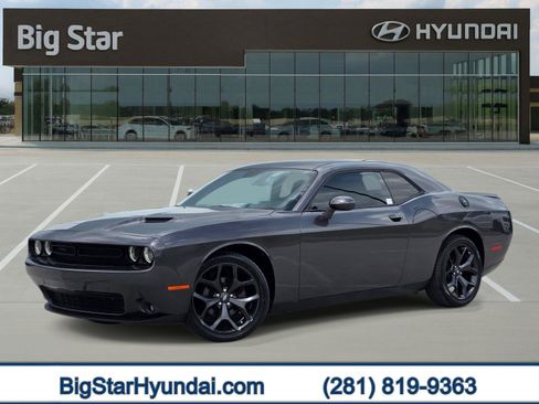 Used 2020 Dodge Challenger SXT w/ Blacktop Package RWD image 1