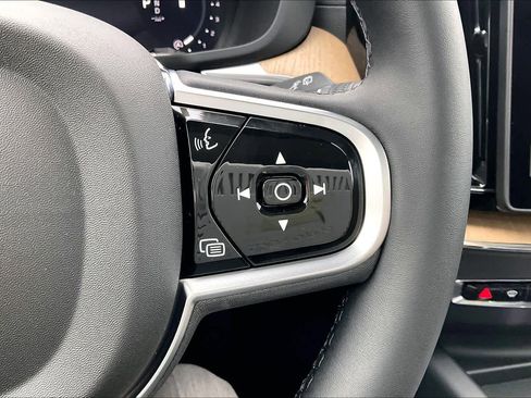 New 2026 Volvo XC60 B5 Ultra w/ Climate Package image 18