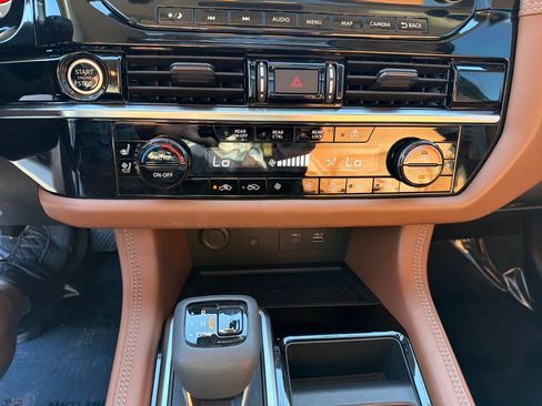 Used 2023 Nissan Pathfinder Platinum w/ Black Appearance Package image 29