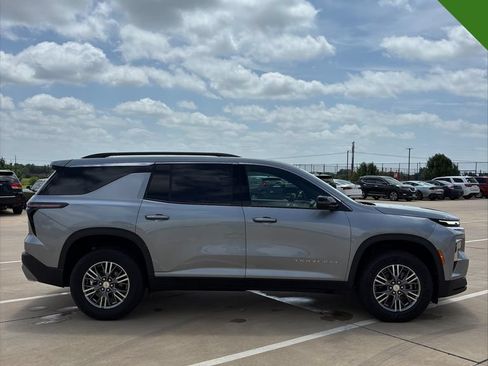 Used 2025 Chevrolet Traverse LT AWD/4WD image 6