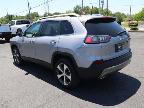 Used 2019 Jeep Cherokee Limited AWD/4WD image 3