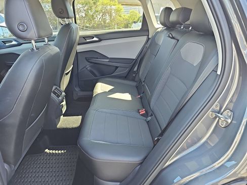 Used 2023 Volkswagen Taos SE w/ Panoramic Sunroof Package FWD image 15