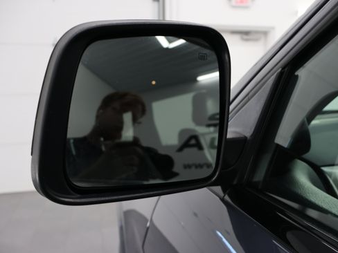 Used 2018 Jeep Grand Cherokee Altitude AWD/4WD image 39
