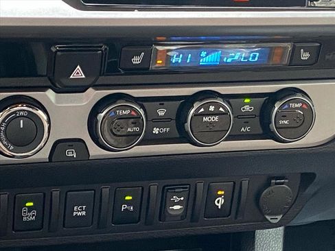 Used 2017 Toyota Tacoma Limited image 13