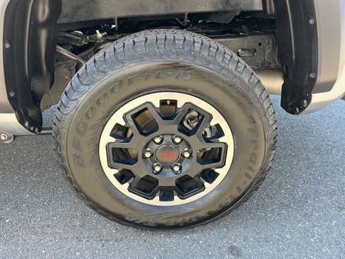 Used 2025 Toyota Tacoma TRD Off-Road image 30