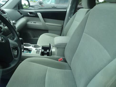 Used 2012 Toyota Highlander 4WD w/ Tech Pkg image 10